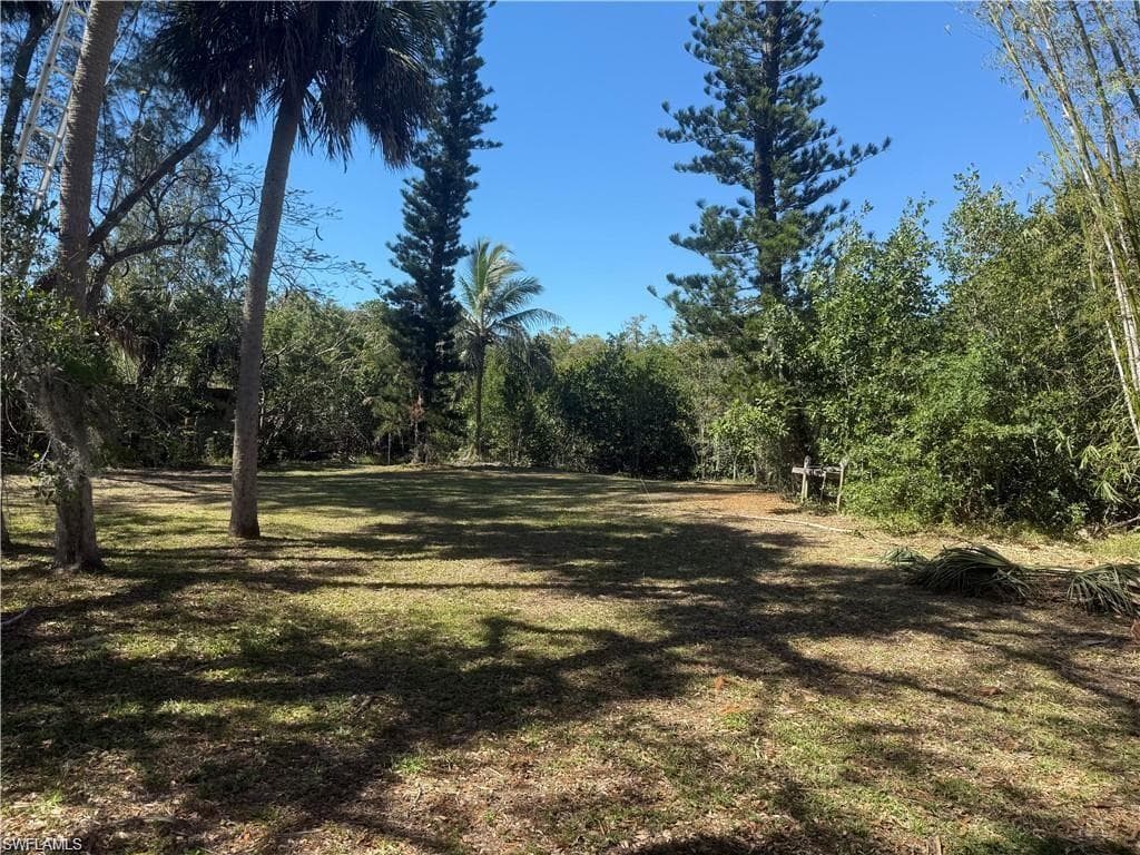 1063 Shadowlawn DR, NAPLES FL 34104-14