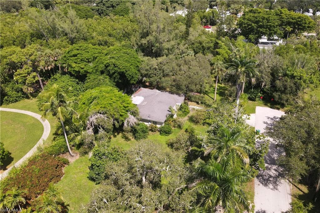 1063 Shadowlawn DR, NAPLES FL 34104-10
