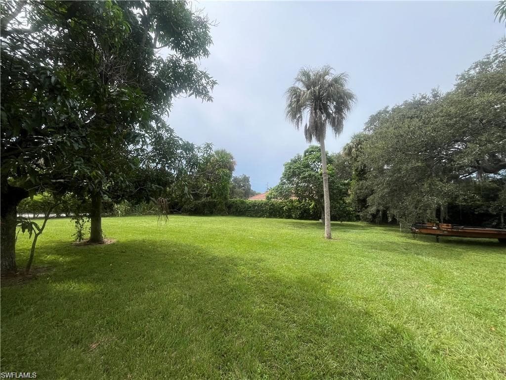 1063 Shadowlawn DR, NAPLES FL 34104-18