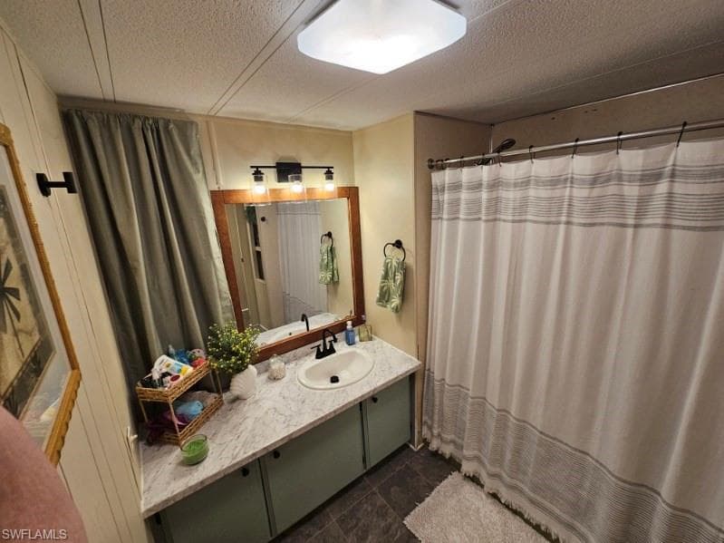 515 Blossom CT, NORTH FORT MYERS FL 33917-16