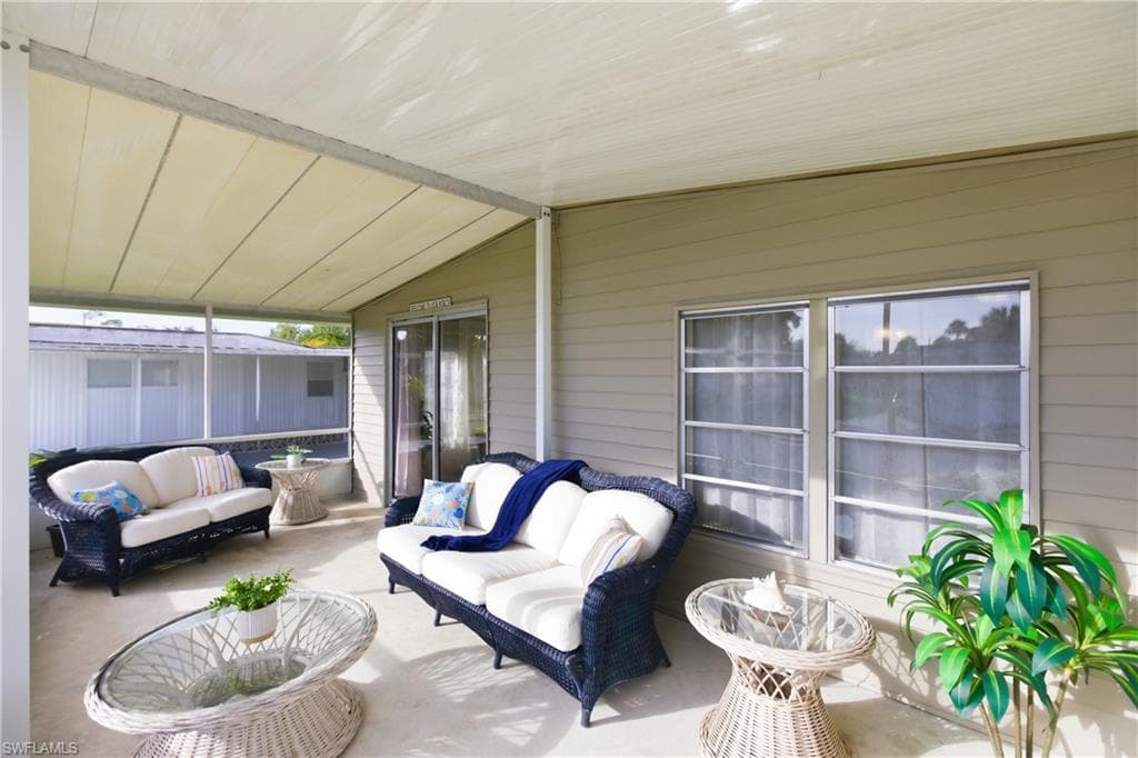 515 Blossom CT, NORTH FORT MYERS FL 33917-25