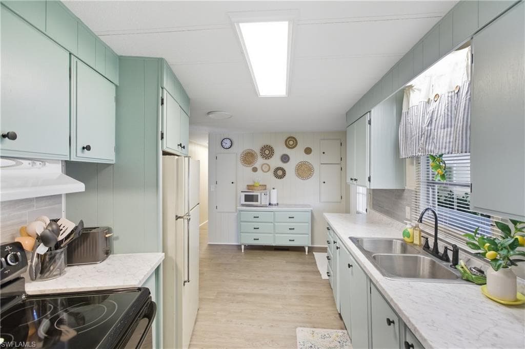 515 Blossom CT, NORTH FORT MYERS FL 33917-6