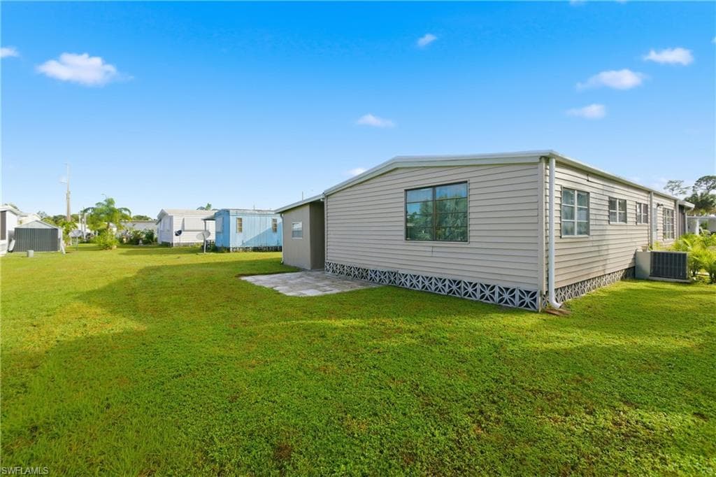 515 Blossom CT, NORTH FORT MYERS FL 33917-31