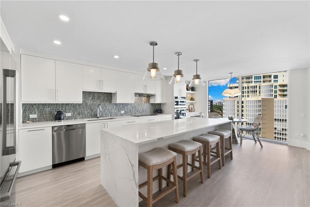 4401 Gulf Shore BLVD N # 1606, NAPLES FL 34103-1