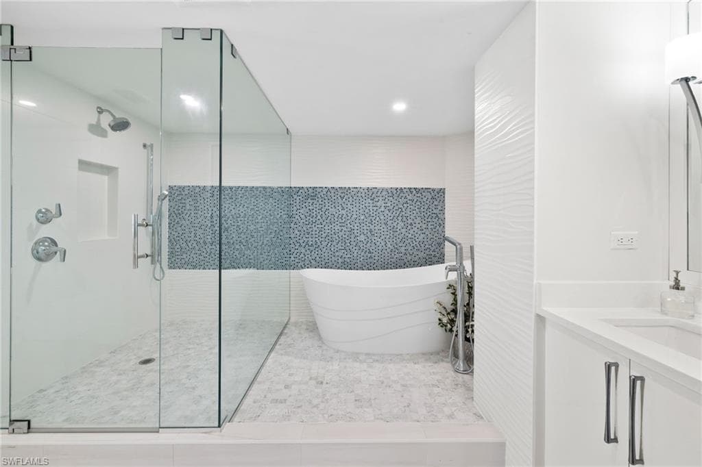 4401 Gulf Shore BLVD N # 1606, NAPLES FL 34103-19