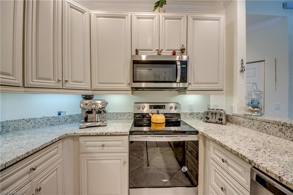 1051 Winding Pines CIR # 203, CAPE CORAL FL 33909-5