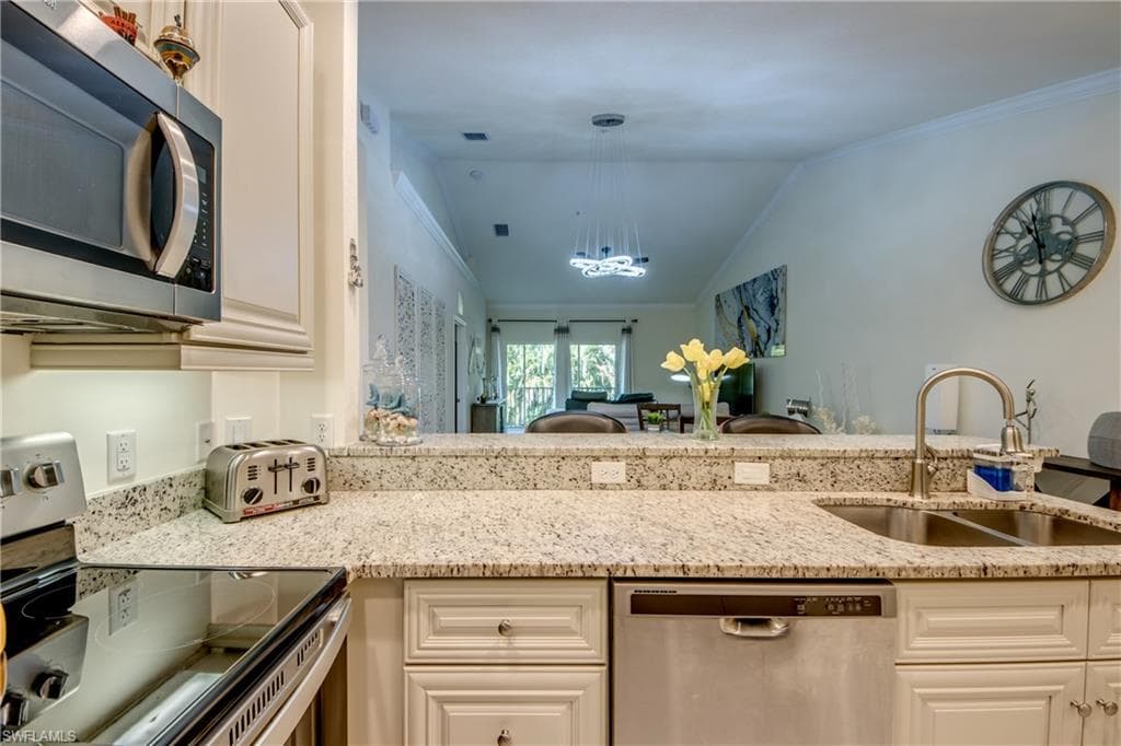 1051 Winding Pines CIR # 203, CAPE CORAL FL 33909-8