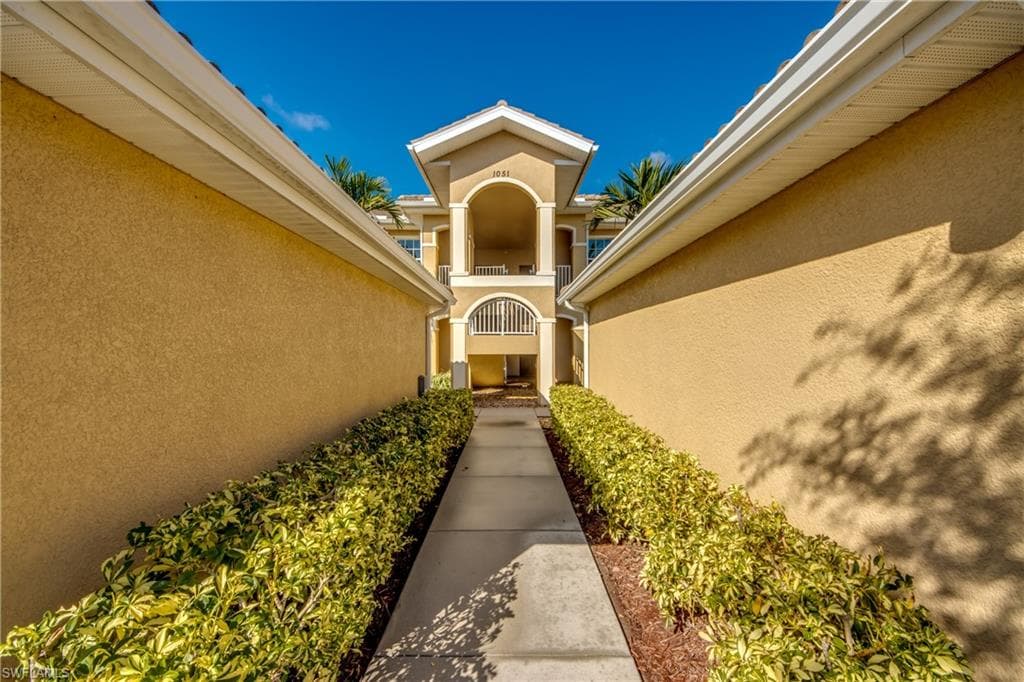 1051 Winding Pines CIR # 203, CAPE CORAL FL 33909-29