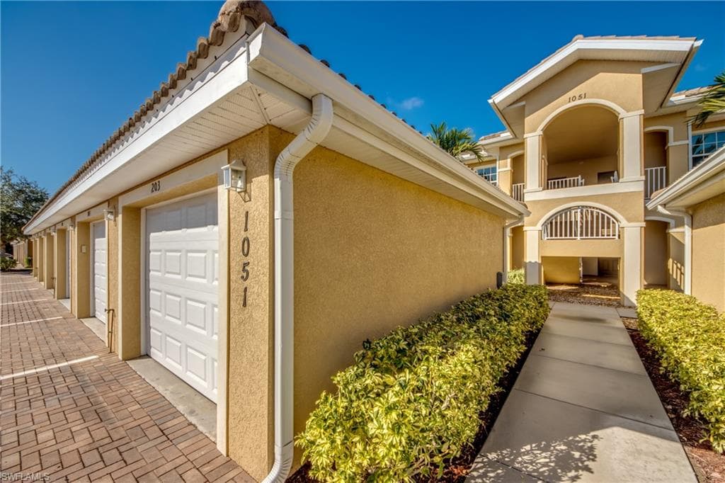 1051 Winding Pines CIR # 203, CAPE CORAL FL 33909-28