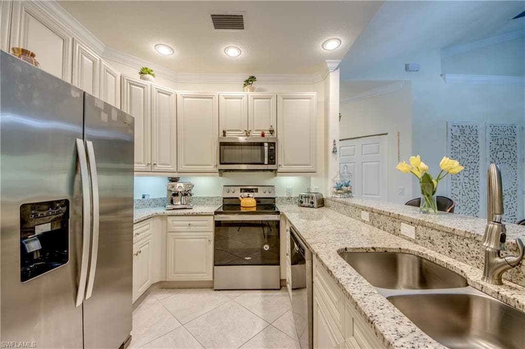 1051 Winding Pines CIR # 203, CAPE CORAL FL 33909-3