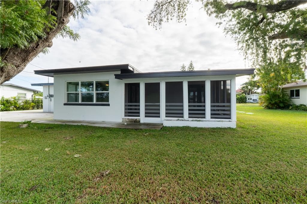 1313 Thompson ST, NORTH FORT MYERS FL 33903-21