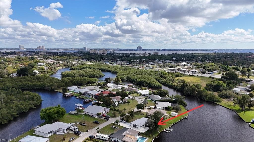 1313 Thompson ST, NORTH FORT MYERS FL 33903-27