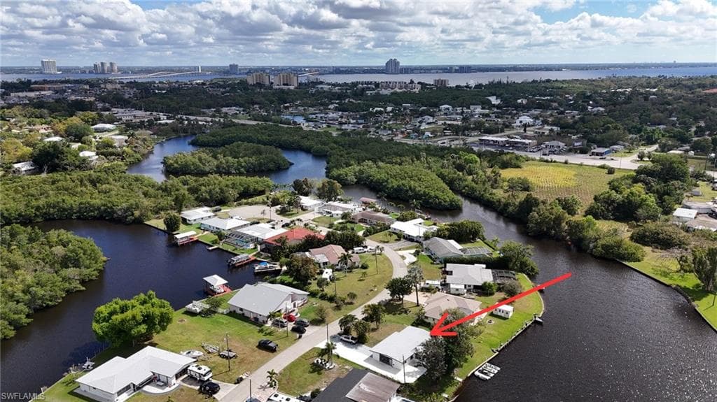 1313 Thompson ST, NORTH FORT MYERS FL 33903-28