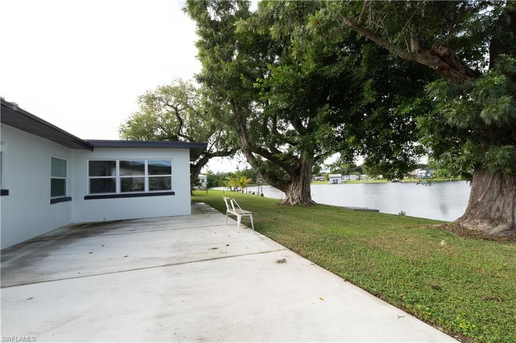 1313 Thompson ST, NORTH FORT MYERS FL 33903-24