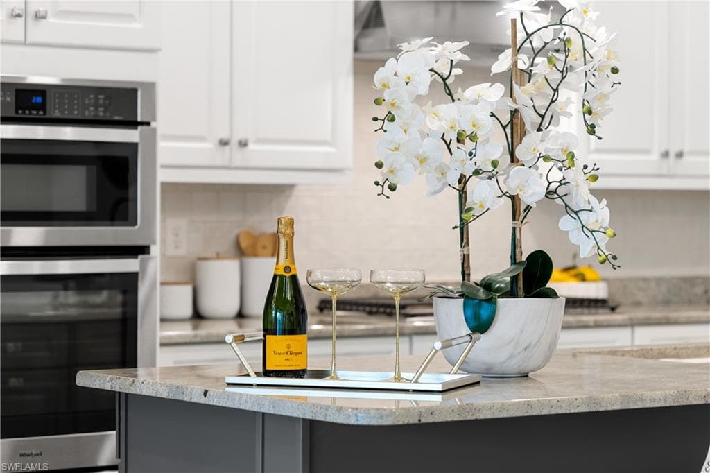 10137 Florence CIR, NAPLES FL 34119-32