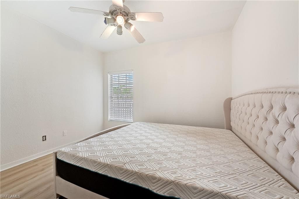 3250 Cypress Glen WAY # 413, NAPLES FL 34109-12