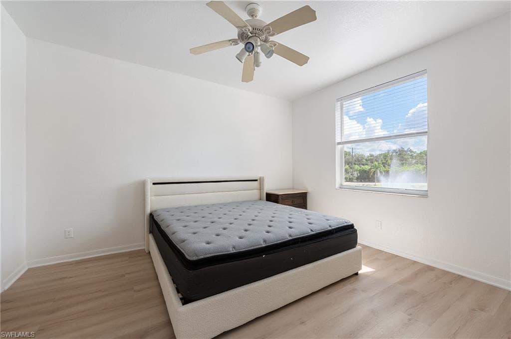 3250 Cypress Glen WAY # 413, NAPLES FL 34109-16