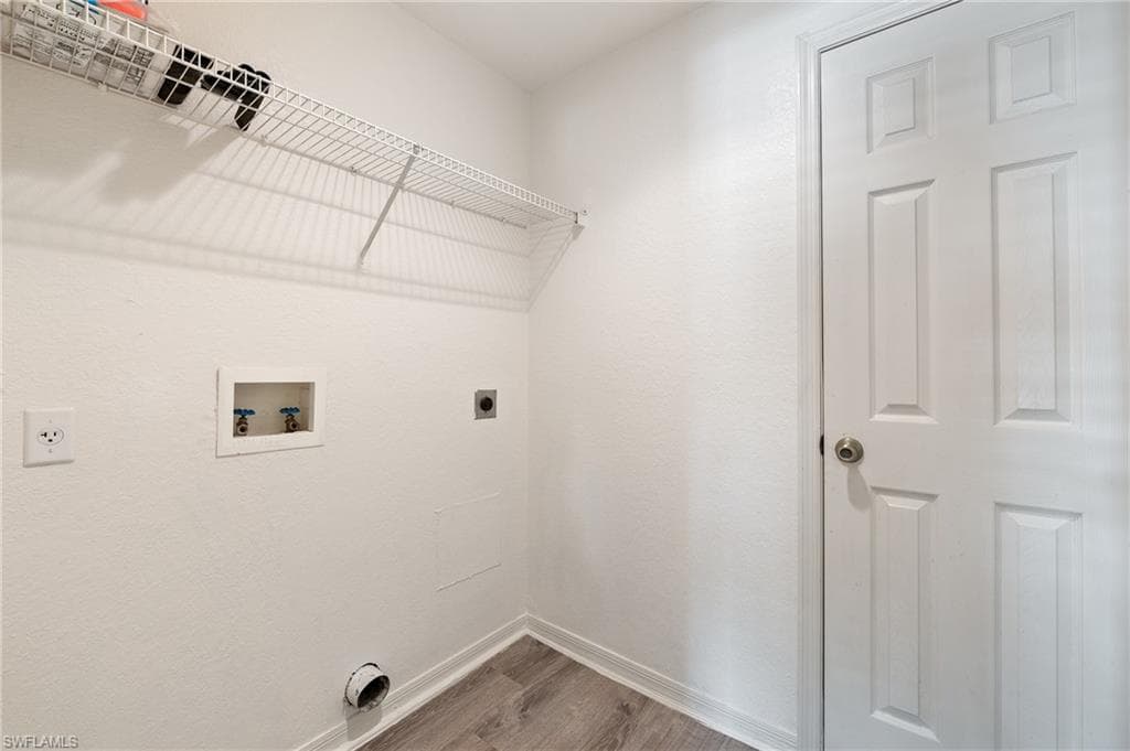 3250 Cypress Glen WAY # 413, NAPLES FL 34109-19