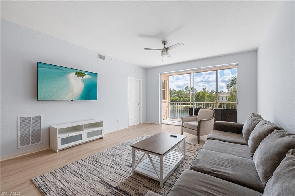 3250 Cypress Glen WAY # 413, NAPLES FL 34109-8