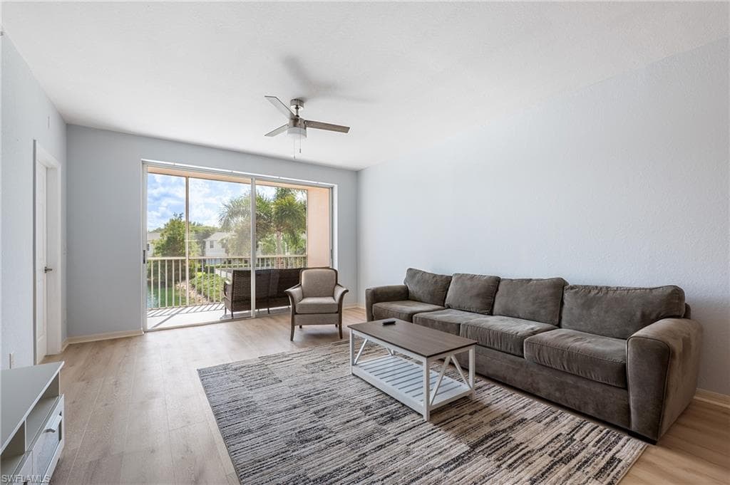 3250 Cypress Glen WAY # 413, NAPLES FL 34109-9