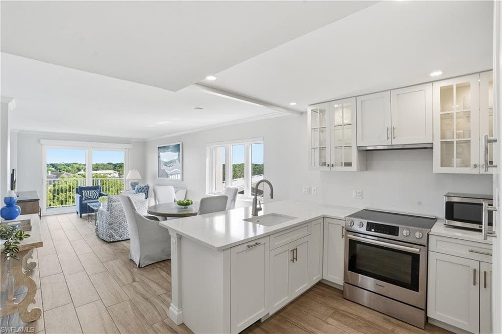 1300 Gulf Shore BLVD N # 603, NAPLES FL 34102-1