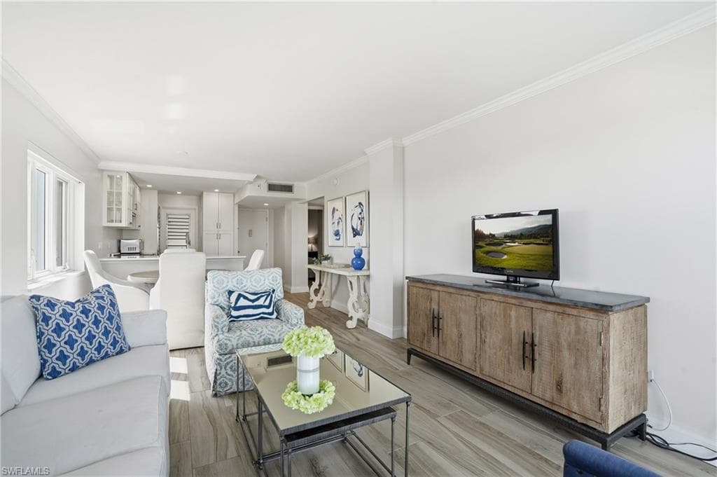 1300 Gulf Shore BLVD N # 603, NAPLES FL 34102-5