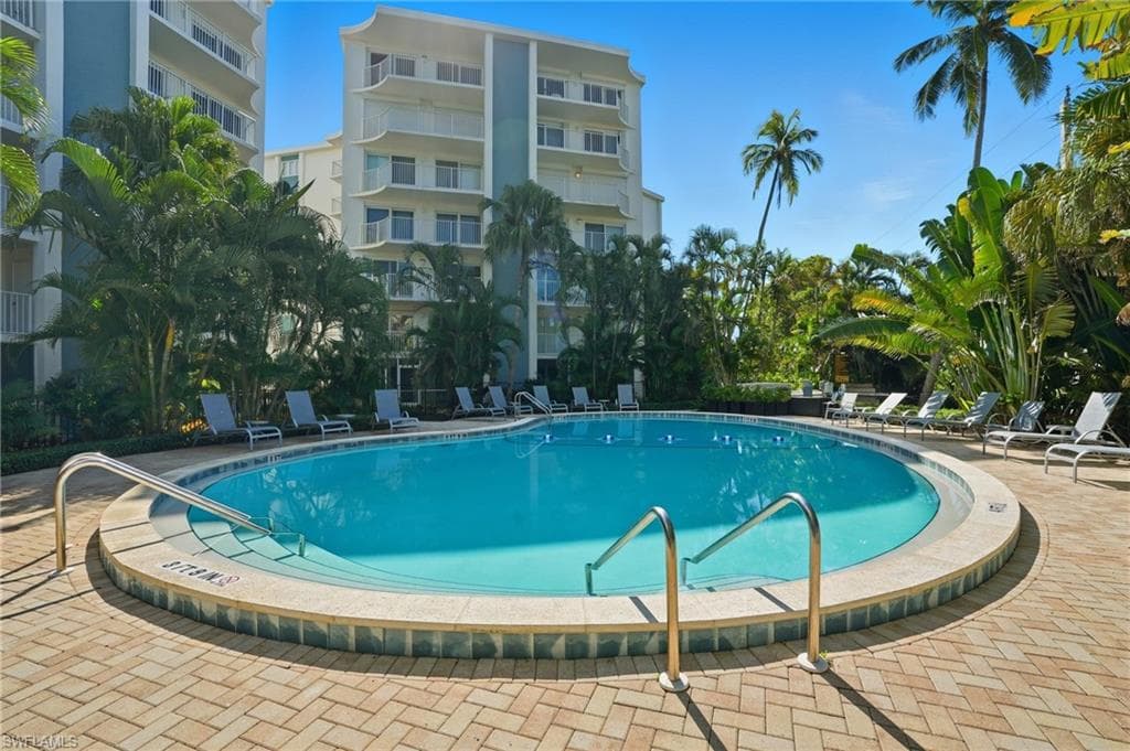 1300 Gulf Shore BLVD N # 603, NAPLES FL 34102-21