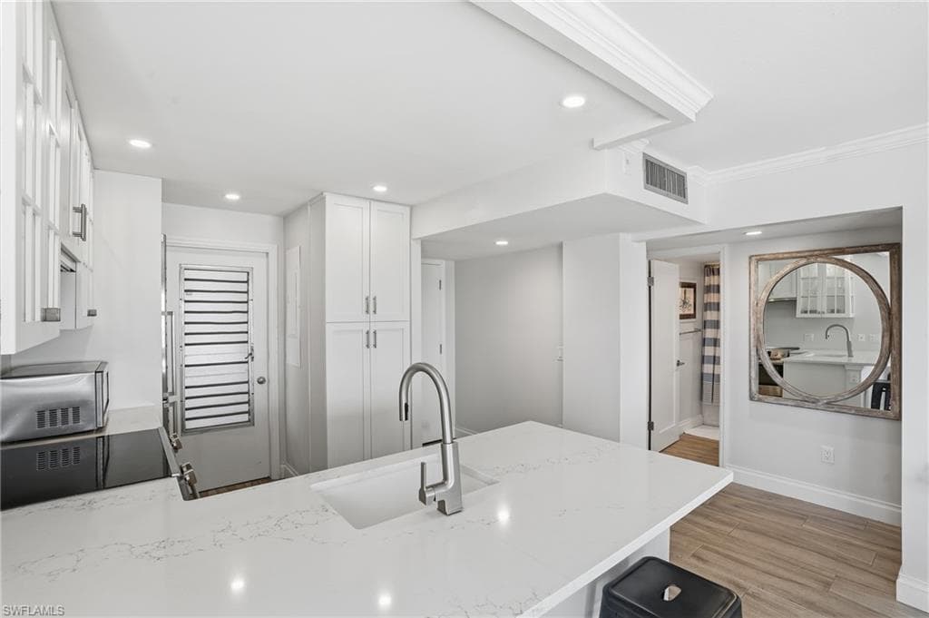 1300 Gulf Shore BLVD N # 603, NAPLES FL 34102-8