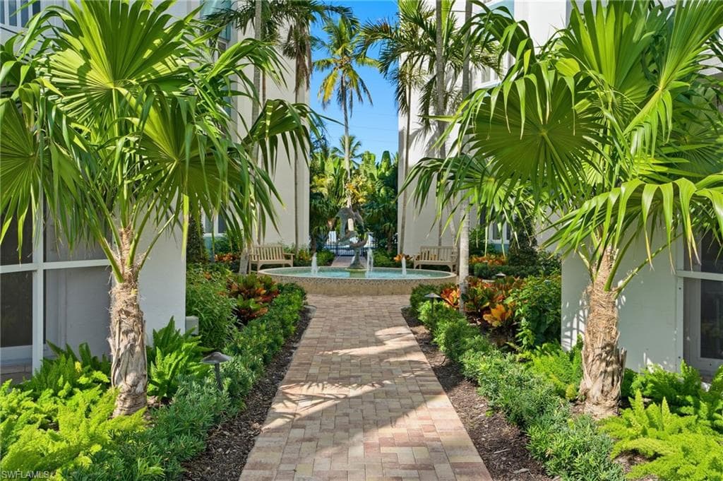 1300 Gulf Shore BLVD N # 603, NAPLES FL 34102-23