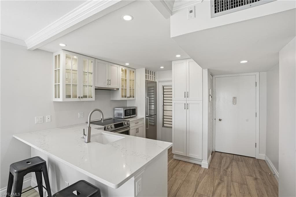 1300 Gulf Shore BLVD N # 603, NAPLES FL 34102-9