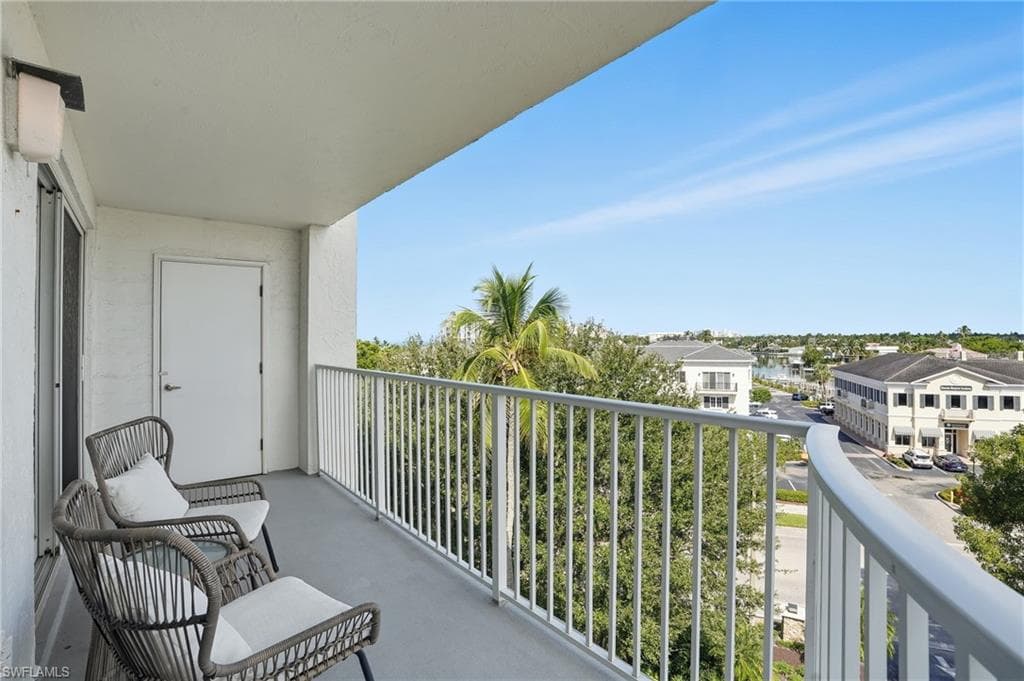 1300 Gulf Shore BLVD N # 603, NAPLES FL 34102-17
