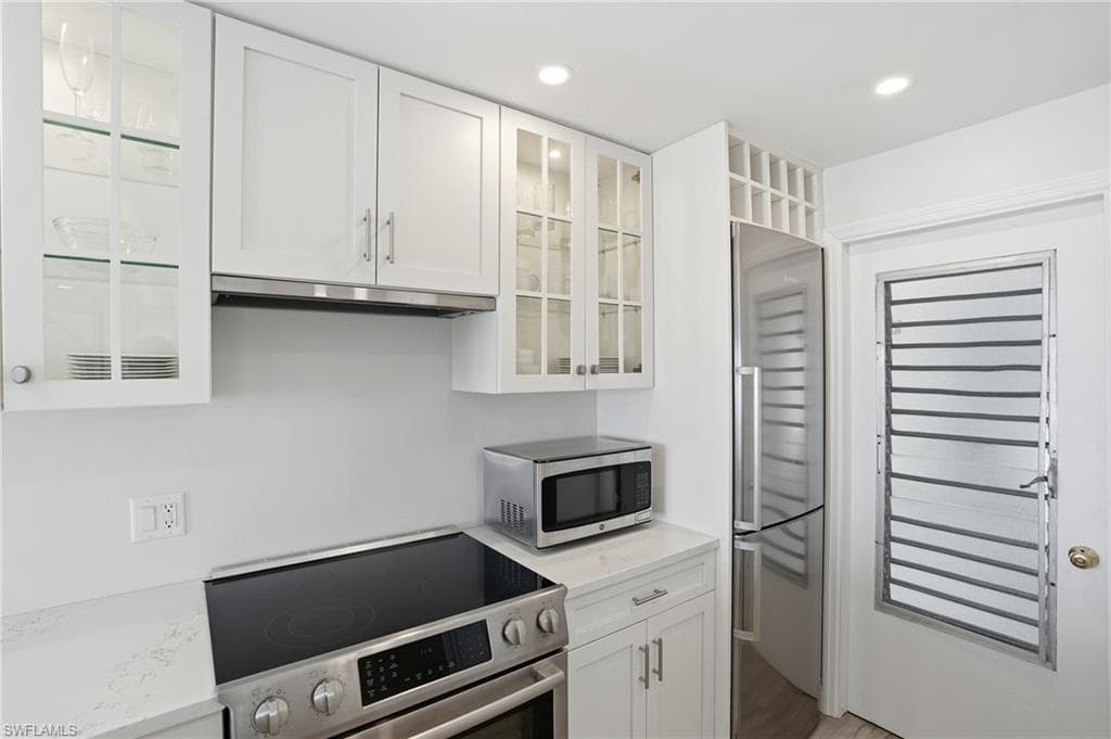 1300 Gulf Shore BLVD N # 603, NAPLES FL 34102-10