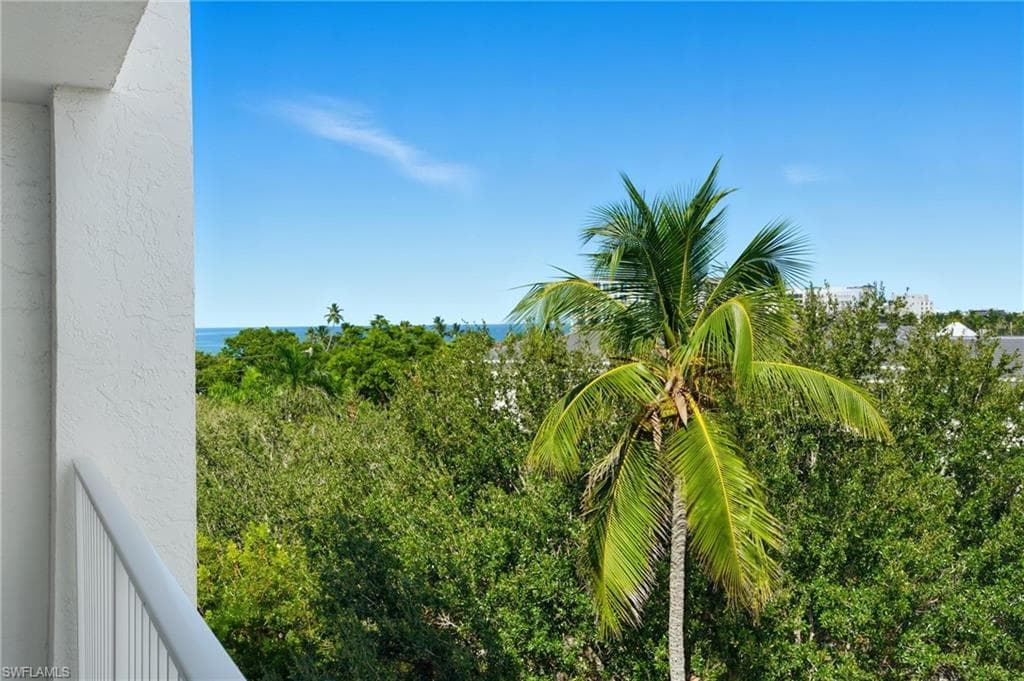 1300 Gulf Shore BLVD N # 603, NAPLES FL 34102-18