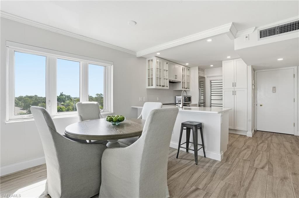 1300 Gulf Shore BLVD N # 603, NAPLES FL 34102-7