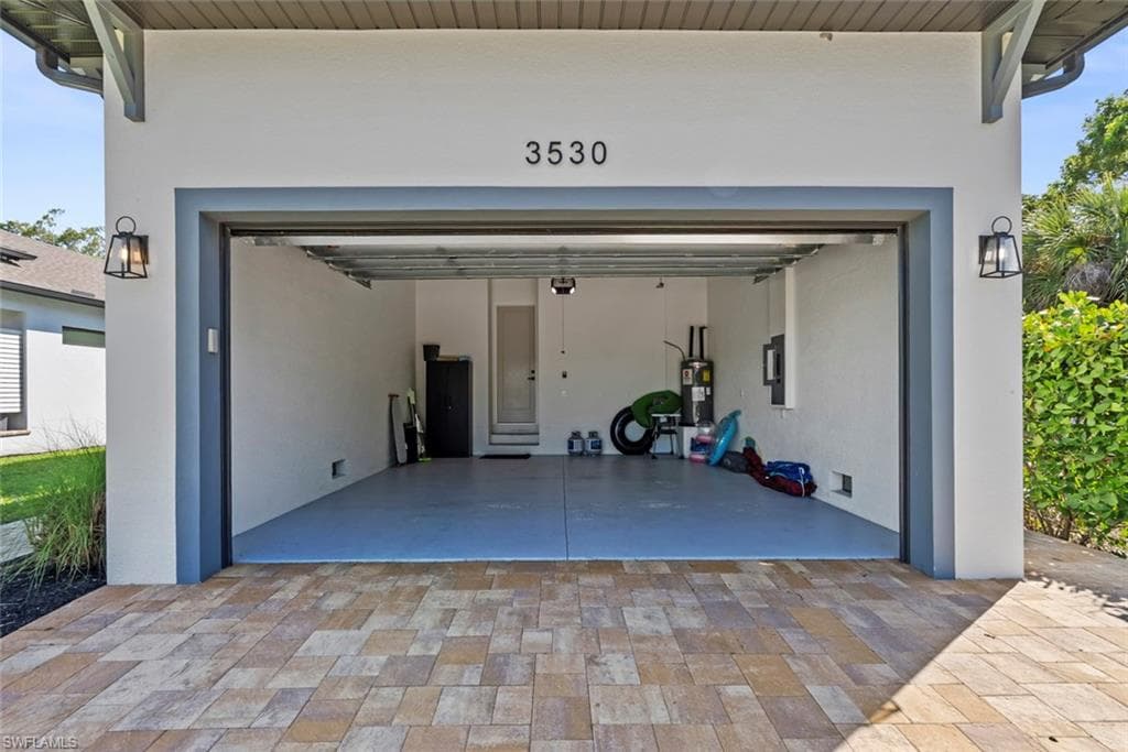 3530 Hibiscus AVE, NAPLES FL 34104-25