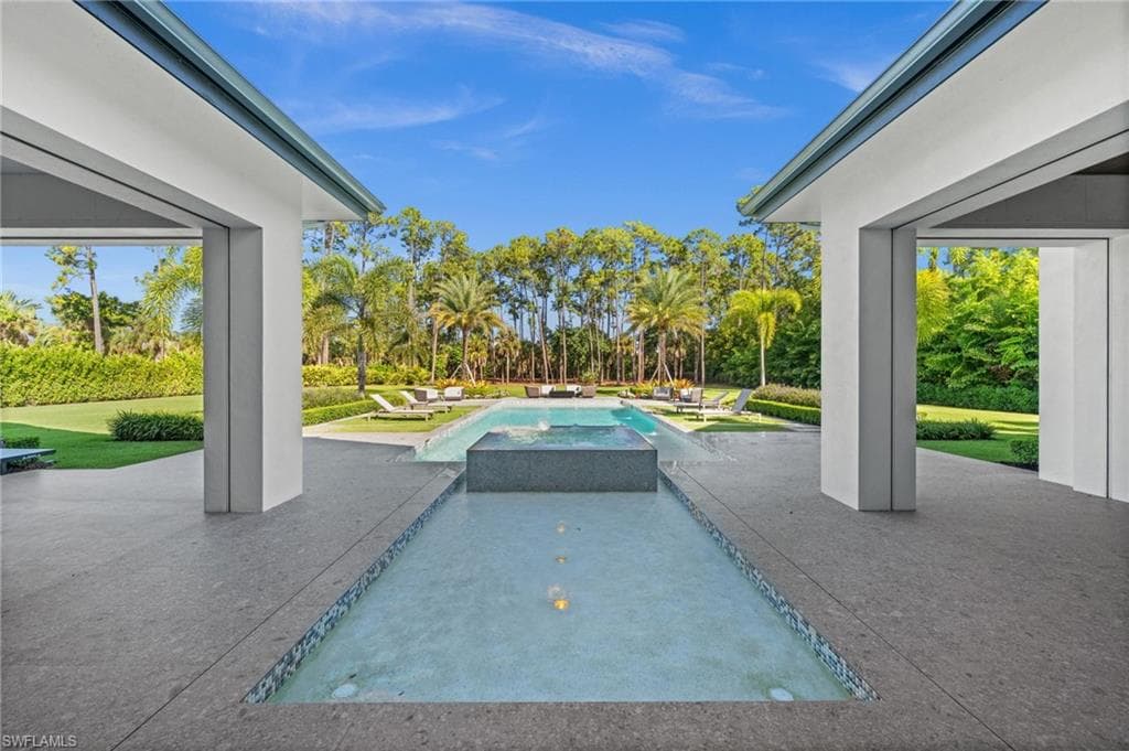 2191 Coach House LN, NAPLES FL 34105-6