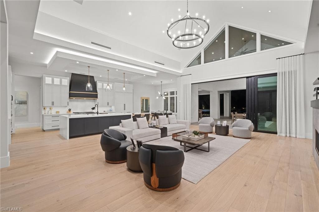 2191 Coach House LN, NAPLES FL 34105-8