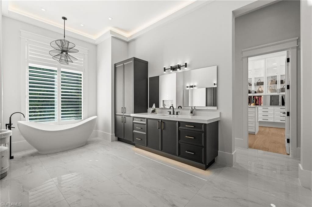 2191 Coach House LN, NAPLES FL 34105-23