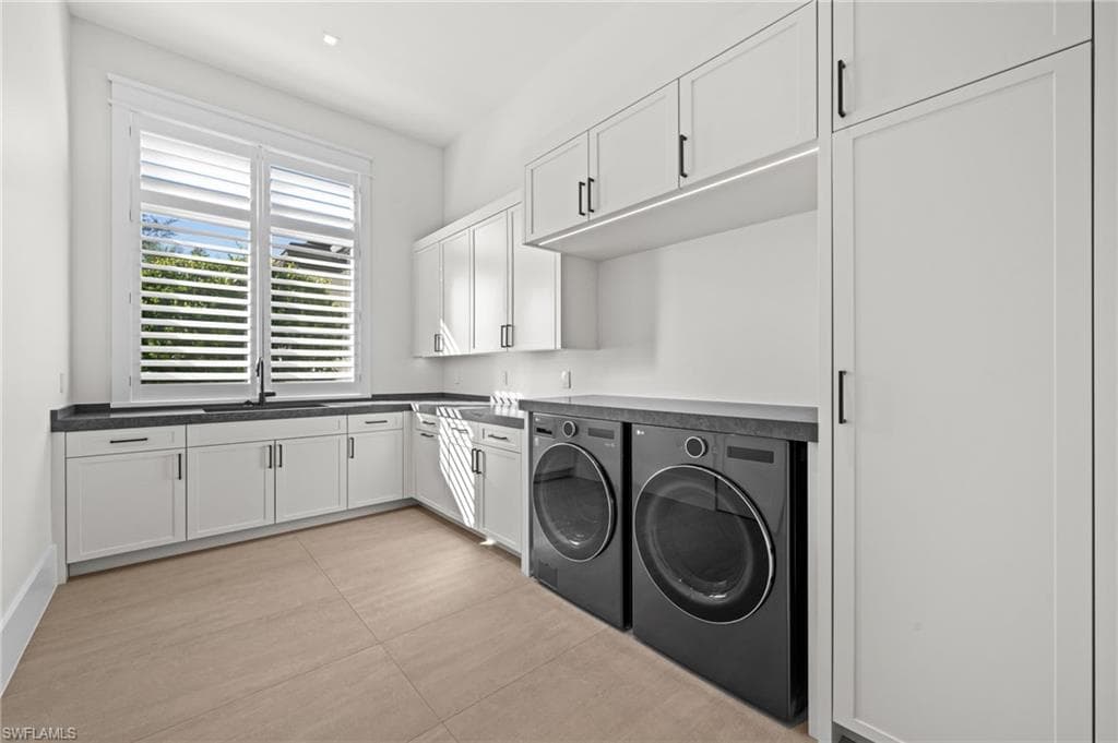 2191 Coach House LN, NAPLES FL 34105-40