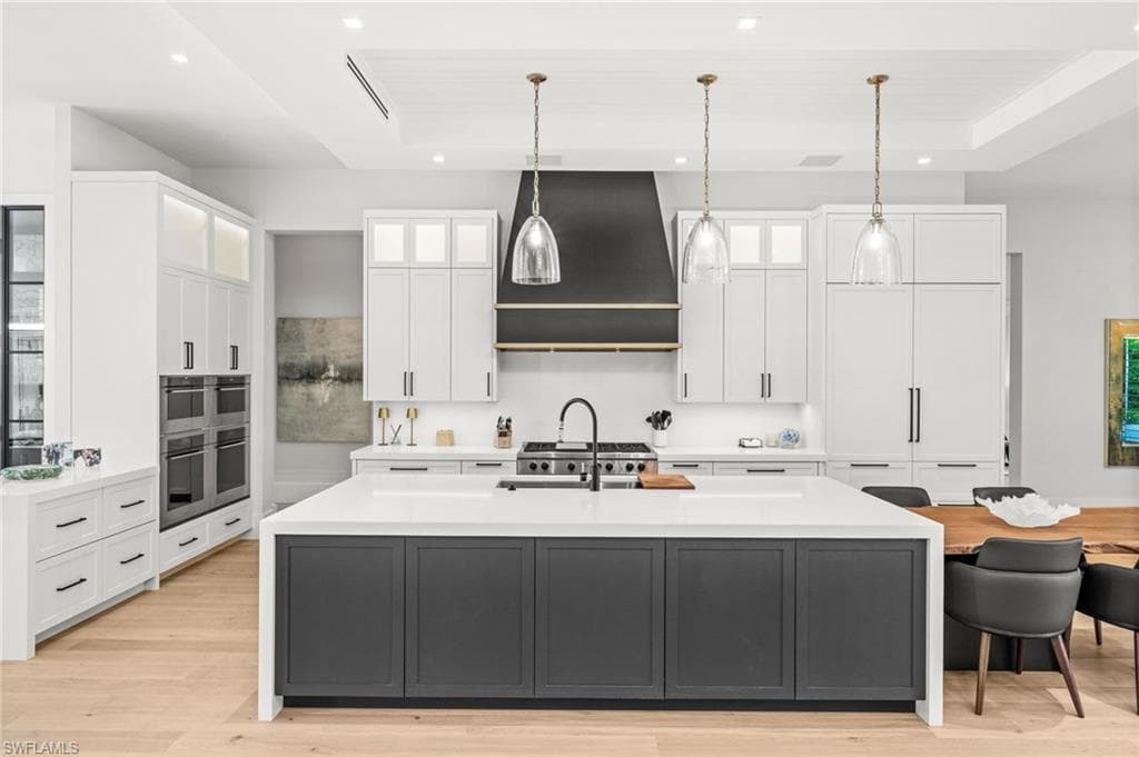 2191 Coach House LN, NAPLES FL 34105-10