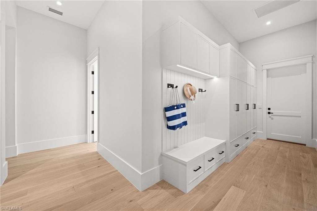 2191 Coach House LN, NAPLES FL 34105-39