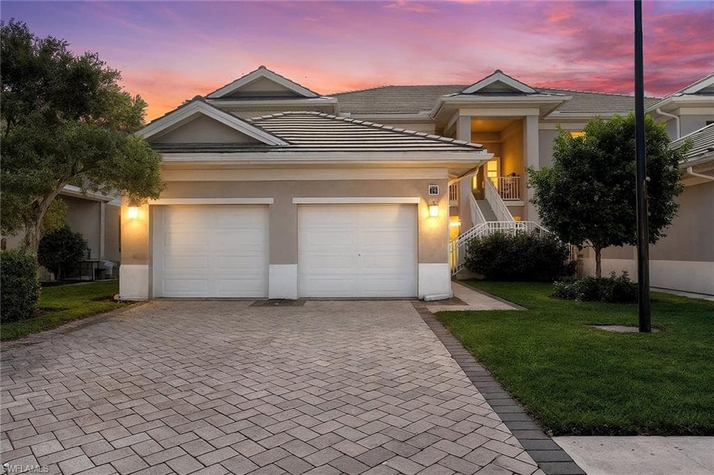 238 Indies DR E # 201, NAPLES FL 34114-22