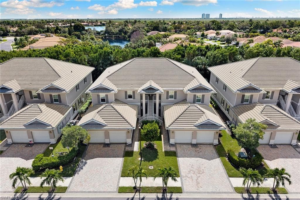 238 Indies DR E # 201, NAPLES FL 34114-26