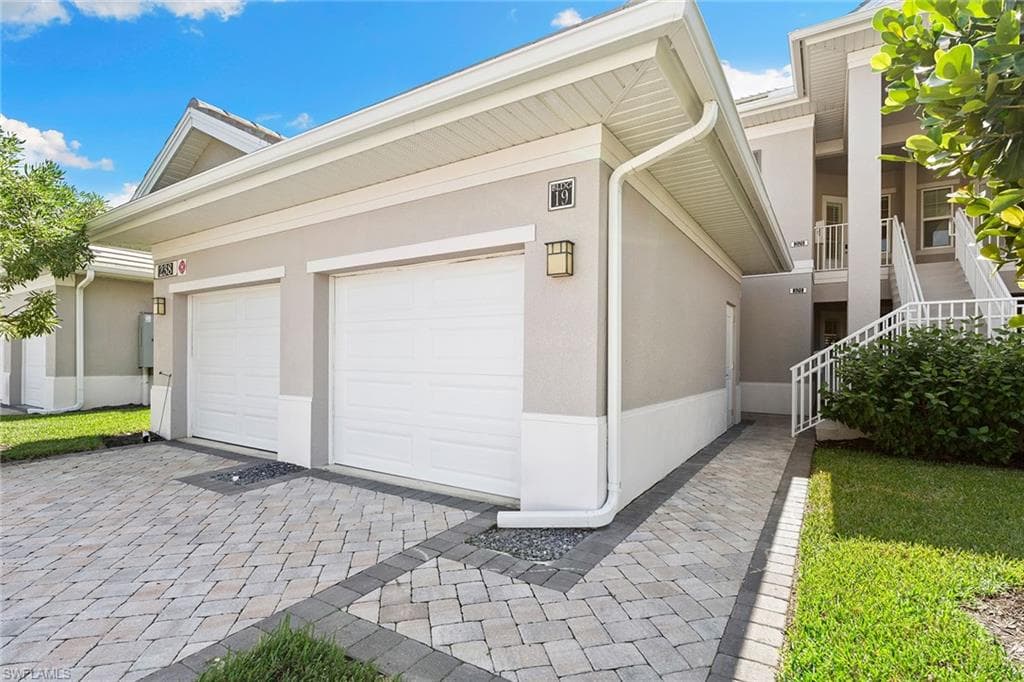 238 Indies DR E # 201, NAPLES FL 34114-21