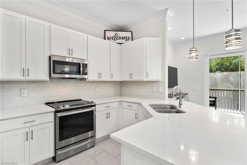 238 Indies DR E # 201, NAPLES FL 34114-4