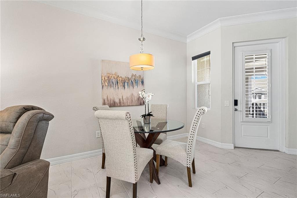 238 Indies DR E # 201, NAPLES FL 34114-8