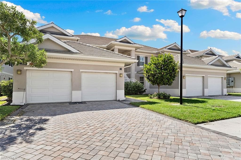 238 Indies DR E # 201, NAPLES FL 34114-20