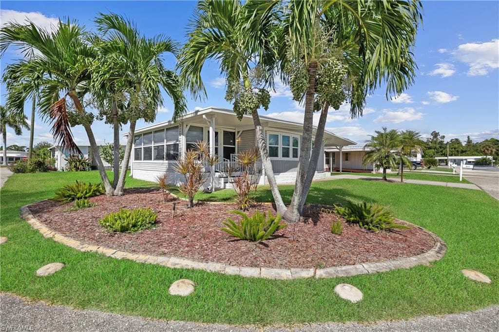 511 Pine Tree CT, NORTH FORT MYERS FL 33917-2