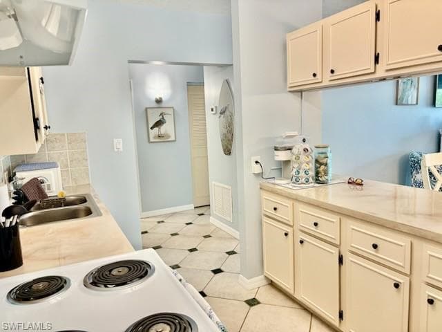 60 Pelican ST W # 106, NAPLES FL 34113-4
