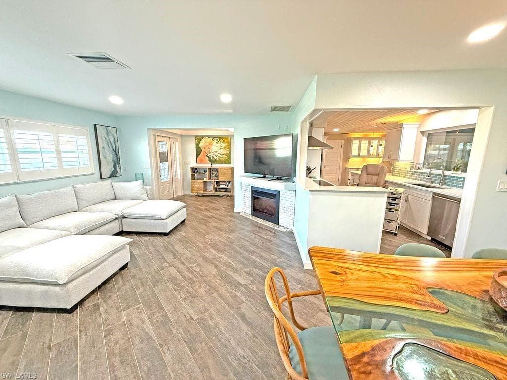 2818 SE 17th PL, CAPE CORAL FL 33904-4